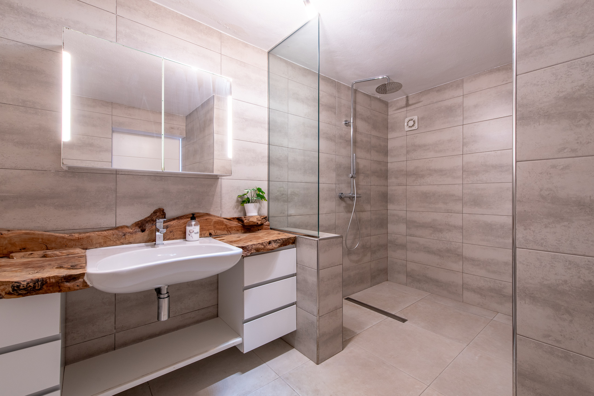 Resa estates Ibiza san Jose te koop villa main bathroom 2.jpg